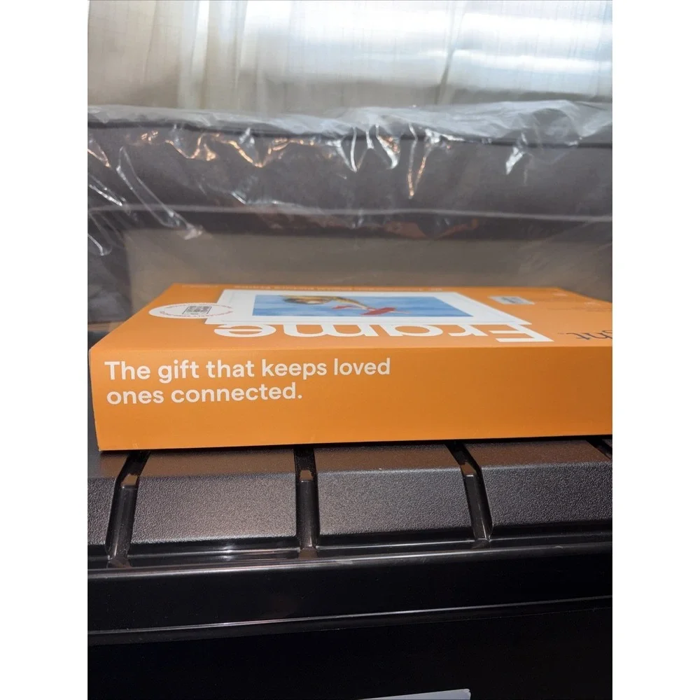 Skylight Frame WHITE 10 inch Wi-Fi Digital‎ Picture Frame NEW FACTORY SEALED